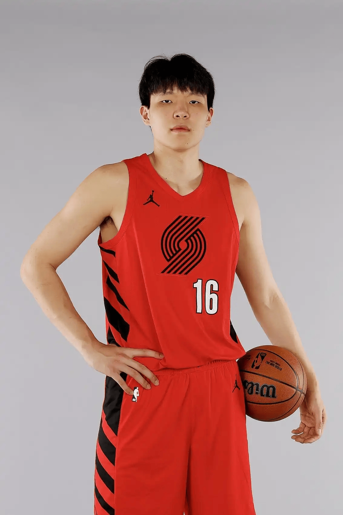 开云官方平台-包含里程碑夜波特兰开拓者队长鼓劲;CBA季后赛今晨刷纪录;引发热议;资深球员宣示担当的词条